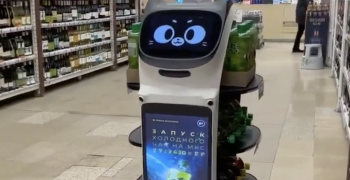 В магазинах “Ашан” начали работать роботы-продавцы от бренда Zeno