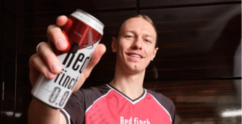 Матвей Сафонов стал амбассадором бренда Red Finch 0.0